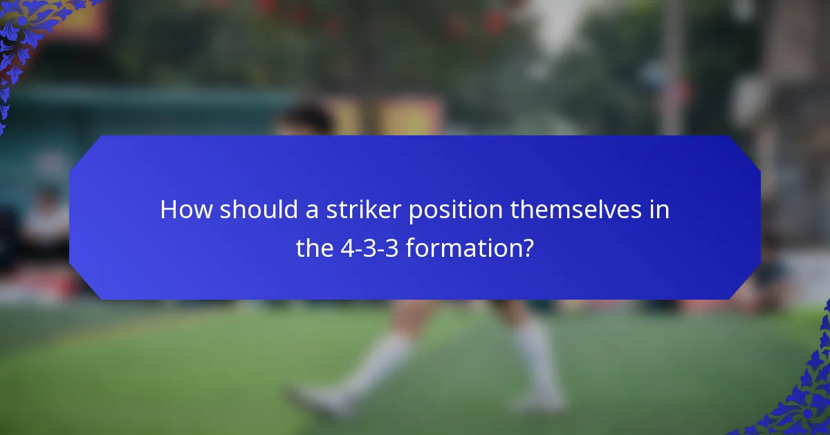 How should a striker position themselves in the 4-3-3 formation?